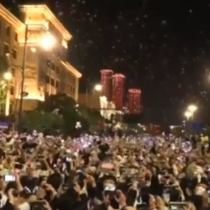 Con globos al aire: Multitudinario recibimiento del Año Nuevo en Wuhan