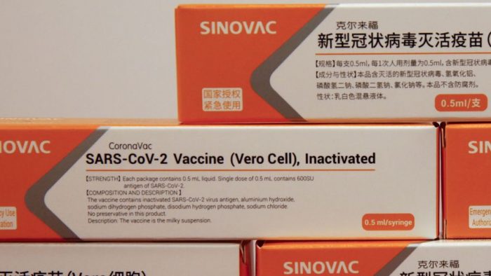 Director de Cenabast cree que vacuna de Sinovac contra el covid-19 podría llegar a Chile a mediados de enero