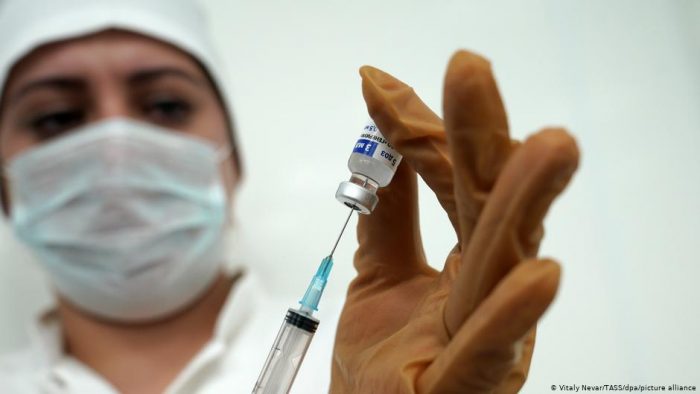 Rusia ofrece compartir su vacuna Sputnik V con otras farmacéuticas