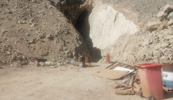 Derrumbe en mina en la comuna de Tierra Amarilla deja a dos mineros atrapados Derrumbe en mina en la comuna de Tierra Amarilla deja a dos mineros atrapados