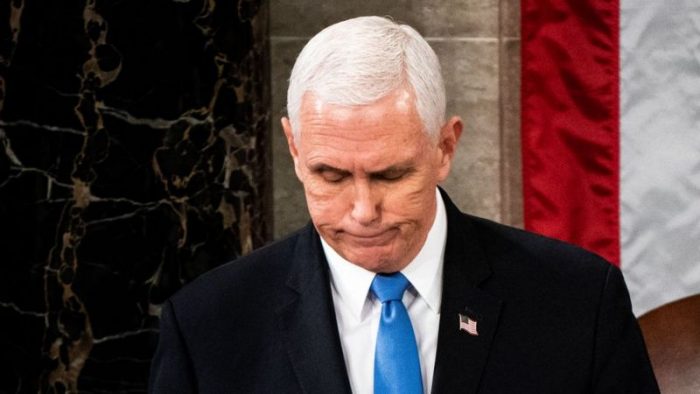 La difícil posición en la que está el vicepresidente Mike Pence y por qué se convirtió en figura clave de la crisis política en EE.UU. La difícil posición en la que está el vicepresidente Mike Pence y por qué se convirtió en figura clave de la crisis política en EE.UU.