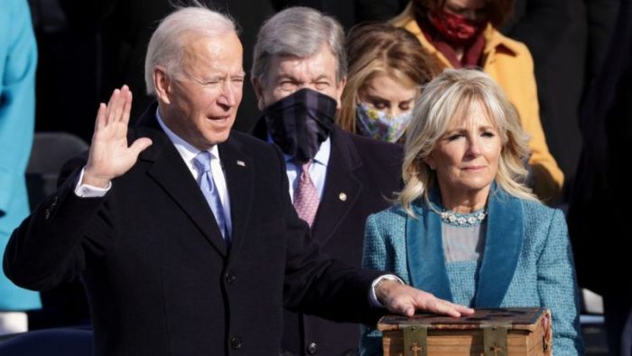 Se acabó la era Trump y Joe Biden jura como presidente de EE.UU. prometiendo restaurar convivencia interna: «Comencemos de nuevo, volvamos a escucharnos»» Se acabó la era Trump y Joe Biden jura como presidente de EE.UU. prometiendo restaurar convivencia interna: