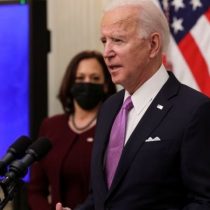 Biden anuncia que exigirá un test de covid-19 y cuarentena a todos los viajeros como parte de su plan contra la pandemia