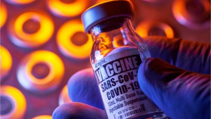 Los secretos de los contratos para la compra de las vacunas: qué permanece oculto y por qué causa tanta polémica