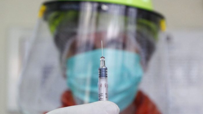 Ministerio de Salud confirma que también aplicará la vacuna de Sinovac en mayores de 60 años Ministerio de Salud confirma que también aplicará la vacuna de Sinovac en mayores de 60 años