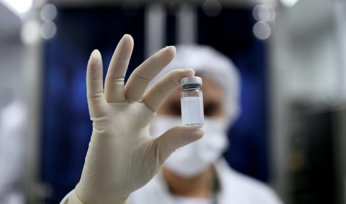Chile mantiene su apuesta por vacuna Sinovac mientras datos de Brasil generan nerviosismo en otros países