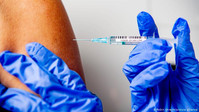 Riesgos y efectos secundarios de las vacunas contra el coronavirus