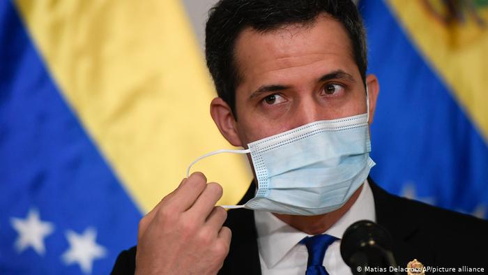 Juan Guaidó instala parlamento paralelo: «En este momento, Venezuela confía en ustedes, diputados» Juan Guaidó instala parlamento paralelo: