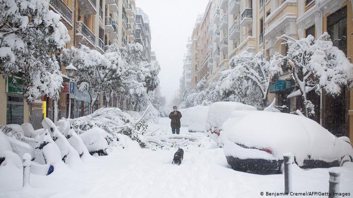 Madrid paralizada por gran nevada que siembra caos en España