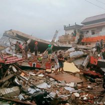 Sube a 26 cifra de muertos por terremoto en Indonesia