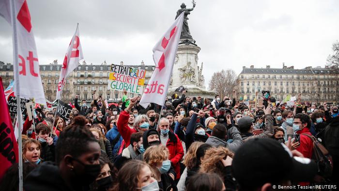 Detenidas 35 personas en las marchas contra la ley de seguridad en Francia