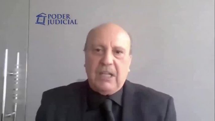 Abogado de Pradenas, Gaspar Calderón denigra a testigo nombrándola como “la chica pastilla” Abogado de Pradenas, Gaspar Calderón denigra a testigo nombrándola como “la chica pastilla”