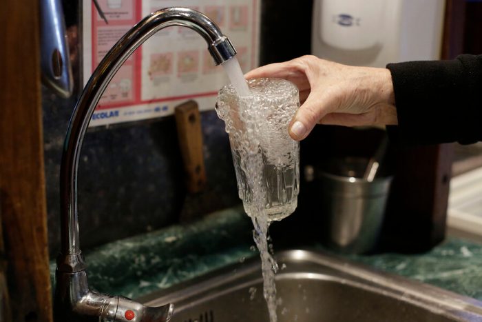 Se mantiene el suspenso: Onemi posterga masivo corte de agua hasta las 7 a.m. Se mantiene el suspenso: Onemi posterga masivo corte de agua hasta las 7 a.m.
