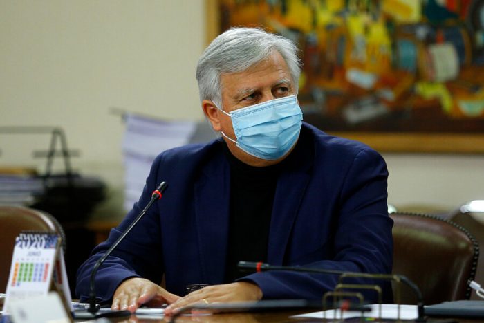 Diputado Saavedra por eventual salida de ministro Briones: “Cuando el barco se está hundiendo todos arrancan y empiezan a privilegiar sus intereses” Diputado Saavedra por eventual salida de ministro Briones: