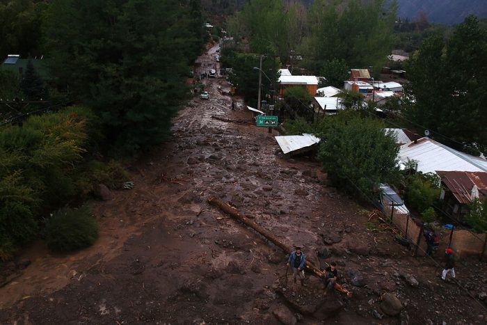 Desplazamiento de tierra deja al menos 20 damnificados en Malloa y Onemi suma nuevas alertas ante aluviones por temporal en zona centro sur Desplazamiento de tierra deja al menos 20 damnificados en Malloa y Onemi suma nuevas alertas ante aluviones por temporal en zona centro sur