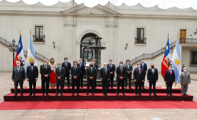 La machista foto oficial de la visita de Alberto Fernández a Piñera en La Moneda