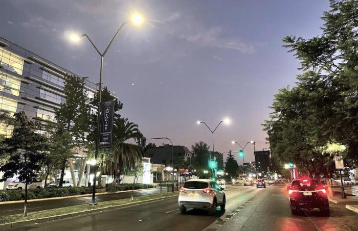 Finaliza cambio de luminarias viales de Av. Manquehue a tecnología LED Finaliza cambio de luminarias viales de Av. Manquehue a tecnología LED