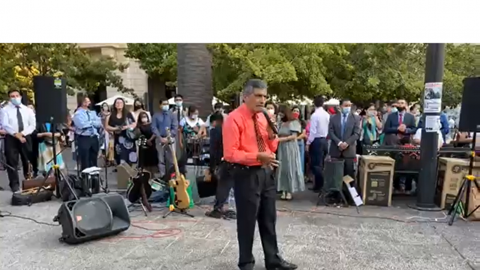 Culto evangélico reúne al menos a 100 personas en Plaza de Armas: predicadores se encontraban sin mascarilla