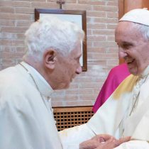Papa Francisco y Benedicto XVI reciben primera dosis de vacuna contra el COVID-19