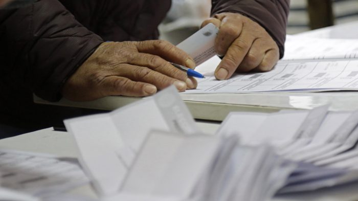 Proyecto de voto anticipado sigue generando discrepancias: parlamentarios insisten con siete días de antelación y el Ejecutivo propone solo dos Proyecto de voto anticipado sigue generando discrepancias: parlamentarios insisten con siete días de antelación y el Ejecutivo propone solo dos