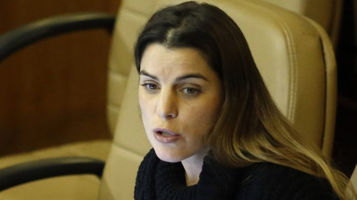 Florcita Alarcón apunta a bancada feminista por difusión de fotos íntimas: «No puede seguir siendo parlamentario», responde diputada Orsini Florcita Alarcón apunta a bancada feminista por difusión de fotos íntimas: «No puede seguir siendo parlamentario», responde diputada Orsini