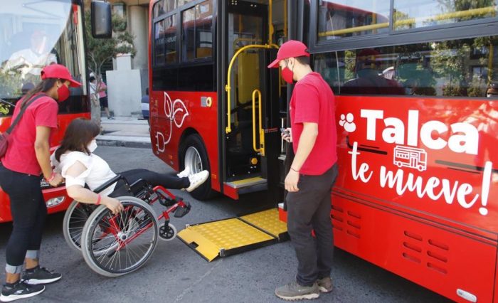 Talca pone en marcha blanca autobuses eléctricos para personas de la tercera edad y en situación de discapacidad 