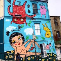 Seremi de Cultura advierte que Mon Laferte podría ser multada por mural no autorizado en Valparaíso