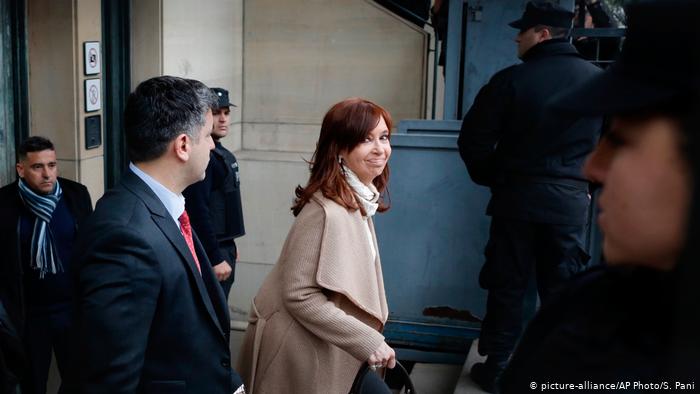 Suspenden la doble pensión vitalicia de Cristina Kirchner Suspenden la doble pensión vitalicia de Cristina Kirchner