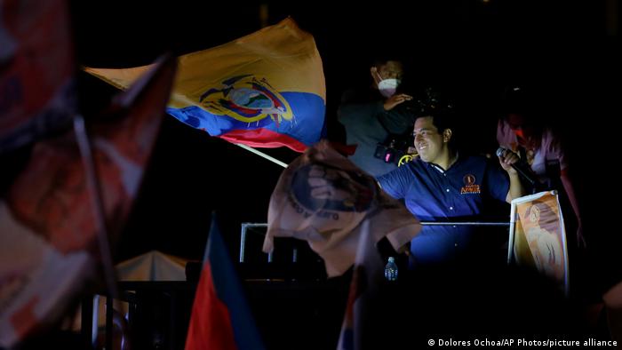 Ecuador en elecciones para elegir nuevo presidente: el “correísta” Arauz, el Opus Dei Lasso y el indígena Yaku Pérez son los favoritos Ecuador en elecciones para elegir nuevo presidente: el “correísta” Arauz, el Opus Dei Lasso y el indígena Yaku Pérez son los favoritos