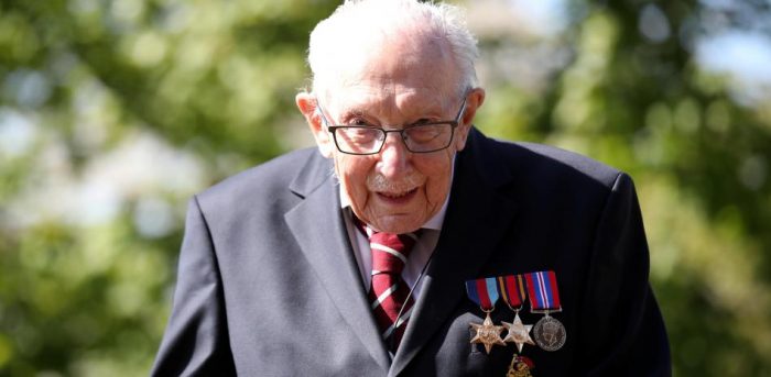 Muere el “Capitán Tom”, icono británico de la lucha contra el COVID-19 Muere el