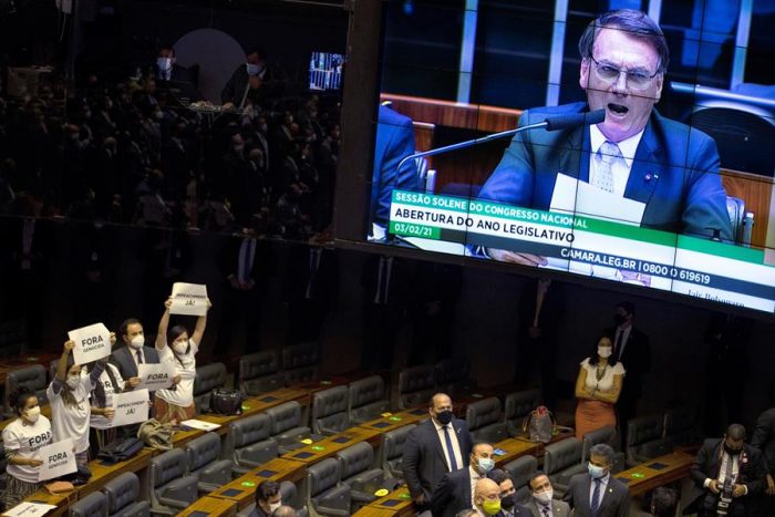 “Genocida, fascista”: parlamento brasileño recibió con un fuerte abucheo al presidente Jair Bolsonaro