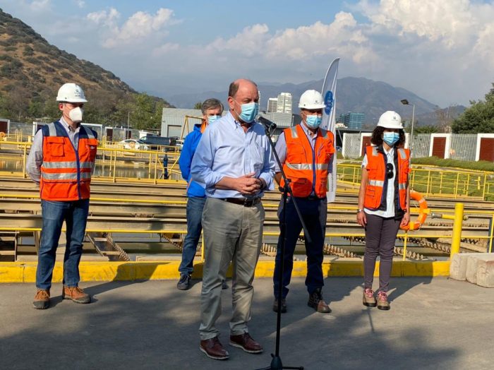 Autoridades anuncian reposición del servicio de agua potable en Lo Barnechea Autoridades anuncian reposición del servicio de agua potable en Lo Barnechea