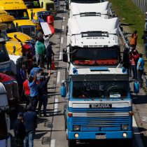 Otra vez el fantasma de los camioneros ronda a La Moneda: amenazan con bloqueo de carreteras si Gobierno no toma medidas por ataques en la Macrozona Sur