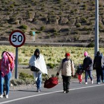 Migrantes buscan otra ruta en Bolivia ante militarización de frontera chilena