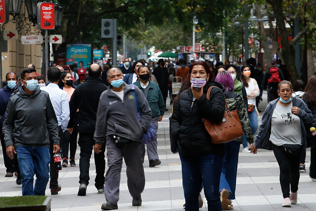 Informe revela que morosos en Chile disminuyeron al cierre de 2020 y hoy casi la mitad tiene deudas inferiores a $300 mil Informe revela que morosos en Chile disminuyeron al cierre de 2020 y hoy casi la mitad tiene deudas inferiores a $300 mil