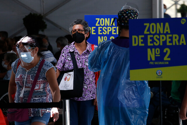 Plan de vacunación en marcha: Colegio Médico y exautoridades destacan fortaleza de red de salud pública pero temen problemas en llegada de suficientes dosis al país Plan de vacunación en marcha: Colegio Médico y exautoridades destacan fortaleza de red de salud pública pero temen problemas en llegada de suficientes dosis al país