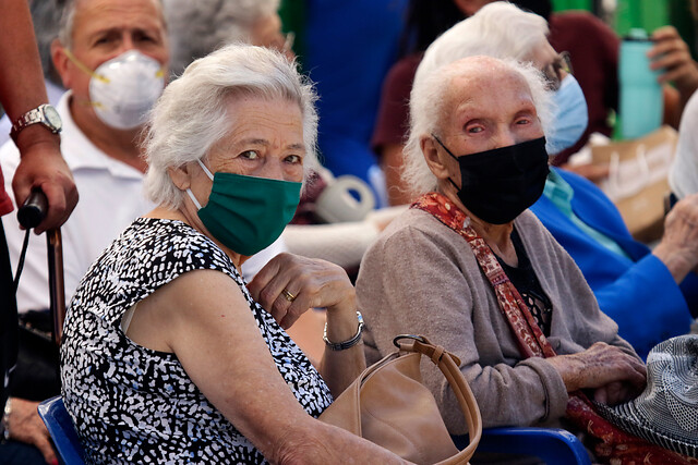 Acuerdo entre municipalidades permitirá traslado gratuito de adultos mayores y funcionarios de salud municipal a lugares de vacunación Acuerdo entre municipalidades permitirá traslado gratuito de adultos mayores y funcionarios de salud municipal a lugares de vacunación
