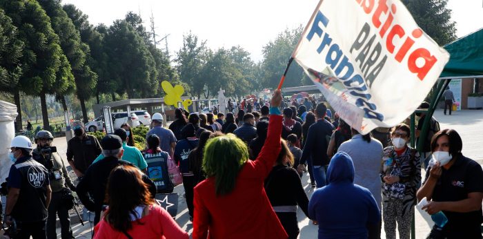 Caso Panguipulli: La Moneda vuelve a defender a Carabineros en el día del funeral del malabarista y la formalización del efectivo responsable Caso Panguipulli: La Moneda vuelve a defender a Carabineros en el día del funeral del malabarista y la formalización del efectivo responsable