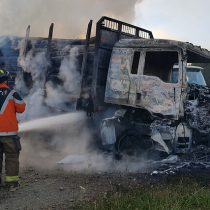 Serie de ataques incendiarios en provincia de Arauco deja al menos siete camiones quemados y un conductor herido a bala