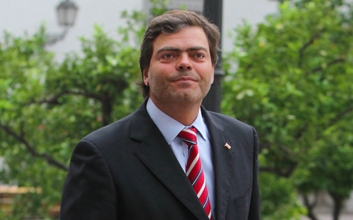 Interrumpió sus vacaciones: Cristián Barra, delegado exclusivo del Gobierno para la Macrozona Sur, volverá de su descanso tras críticas a su rol Interrumpió sus vacaciones: Cristián Barra, delegado exclusivo del Gobierno para la Macrozona Sur, volverá de su descanso tras críticas a su rol