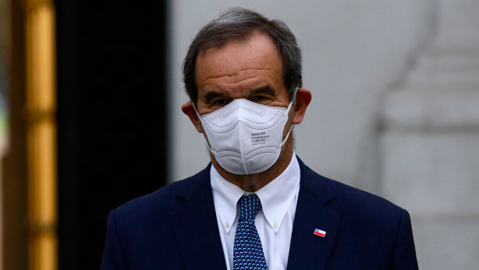 Allamand tras su peor momento: reconoce que dio confuso mensaje por vacunación de extranjeros y se pone el traje de duro para advertir que “se acabó el chipe libre” en materia migratoria Allamand tras su peor momento: reconoce que dio confuso mensaje por vacunación de extranjeros y se pone el traje de duro para advertir que