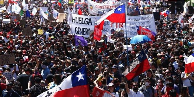 ¿Qué pasó con la clase trabajadora ante la devoción del capitalismo realista como nueva religión? ¿Qué pasó con la clase trabajadora ante la devoción del capitalismo realista como nueva religión?