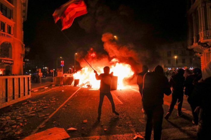 Tercera jornada de protestas en España: manifestantes piden la liberación del rapero Pablo Hasél Tercera jornada de protestas en España: manifestantes piden la liberación del rapero Pablo Hasél