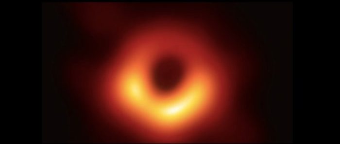 Astrónomo chileno halla el eslabón perdido del nacimiento de los Agujeros Negros Astrónomo chileno halla el eslabón perdido del nacimiento de los Agujeros Negros