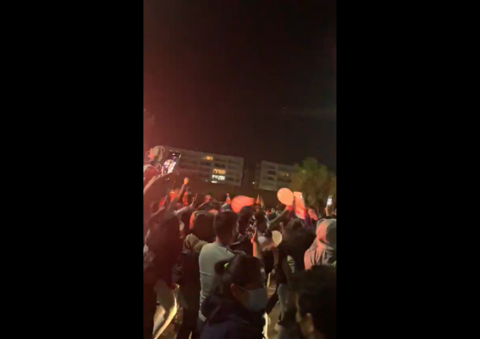 Manifestantes llegaron ante cuartel de la PDI de Talcahuano donde se encuentra detenido tío abuelo de Tomás Bravo Manifestantes llegaron ante cuartel de la PDI de Talcahuano donde se encuentra detenido tío abuelo de Tomás Bravo