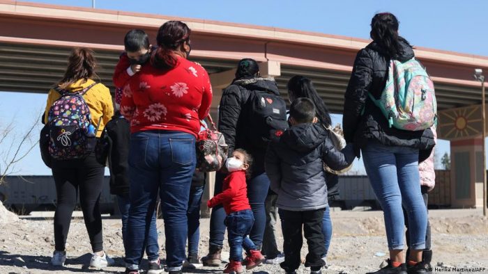 EE.UU. recibe a los primeros migrantes varados en México EE.UU. recibe a los primeros migrantes varados en México