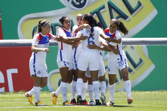 La FIFA postergó para abril partido de la selección chilena femenina ante Camerún por un cupo a los Juegos Olímpicos de Tokio 2021 La FIFA postergó para abril partido de la selección chilena femenina ante Camerún por un cupo a los Juegos Olímpicos de Tokio 2021