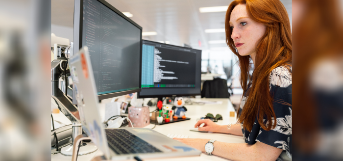 Estudio evidencia que crecimiento profesional de las mujeres en tecnología se ha frenado con la pandemia Estudio evidencia que crecimiento profesional de las mujeres en tecnología se ha frenado con la pandemia