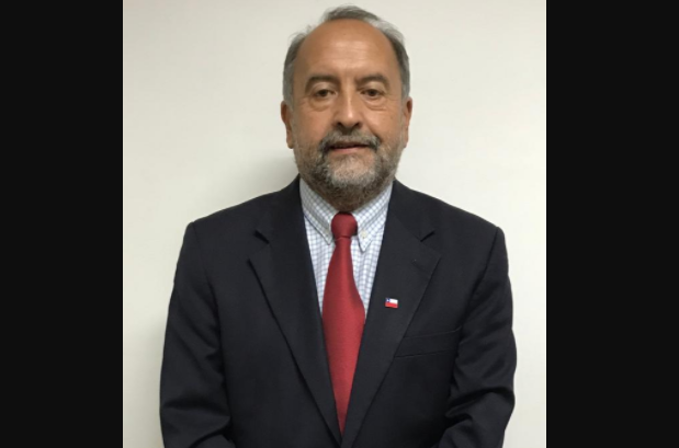 La Moneda saca al gobernador de Talca, Jaime Suárez, por no respetar el calendario de vacunación La Moneda saca al gobernador de Talca, Jaime Suárez, por no respetar el calendario de vacunación