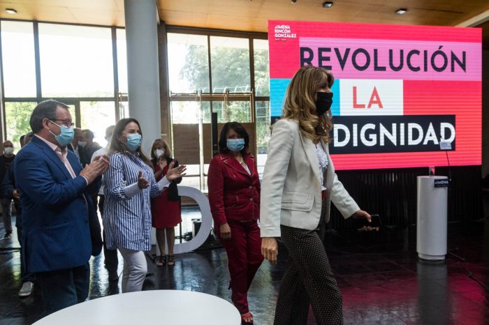 Ximena Rincón presentó equipos que armarán su programa presidencial: “La Revolución de la dignidad significa construir una nueva estrategia de desarrollo para Chile” Ximena Rincón presentó equipos que armarán su programa presidencial: